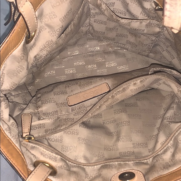 SOLD MICHAEL KORS light brown/tan handbag - Picture 3 of 7